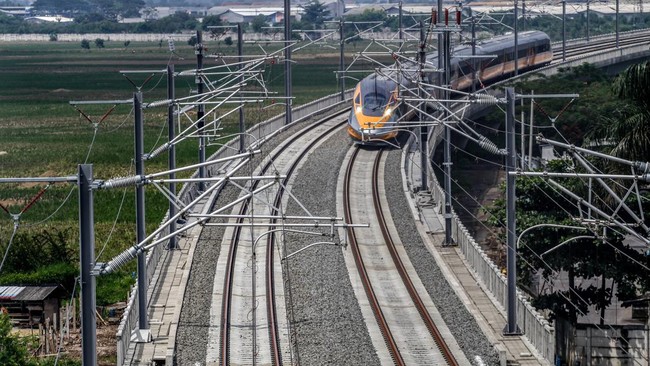 Nasib kereta api (KA) Argo Parahyangan terkatung-katung Kereta Cepat Jakarta-Bandung (KCJB) yang akan segera beroperasi.