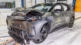 Toyota bZ4X Diuji Tabrak, Bagaimana Hasilnya?