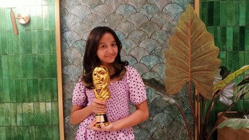 WIDURI BELAJAR AKTING DARI FILM DAN ORANG TUANYA