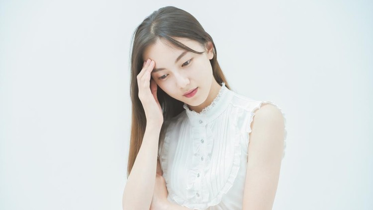 Asian young woman with a stressed look