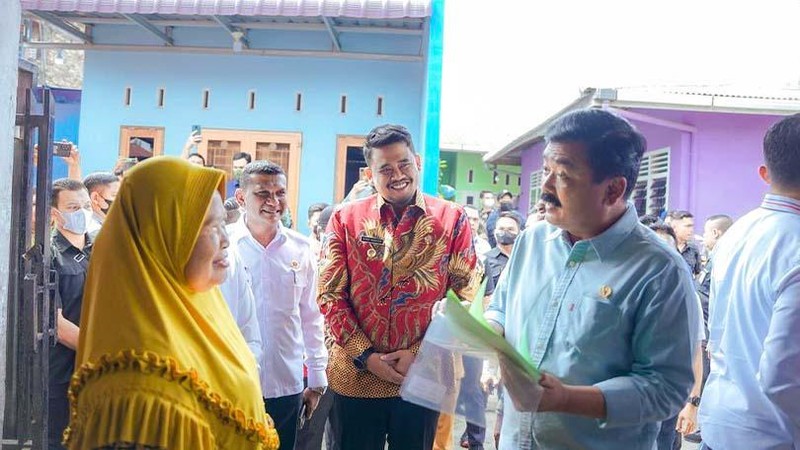 Masyarakat Lingkungan 9, Kelurahan Menteng, Kecamatan Medan Denai, Sumatera Utara sangat senang karena mendapat sertifikat tanah secara gratis