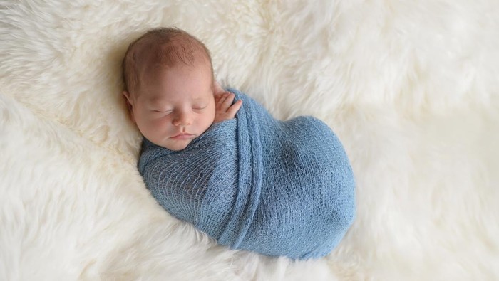 Bayi 1 Bulan Sudah Bisa Apa? Simak Perkembangannya yang Bikin Bunda Takjub