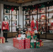 Coach Rilis Koleksi Holiday 2022, Tampilkan Busana dan Aksesori Bergaya Kasual dan Playful