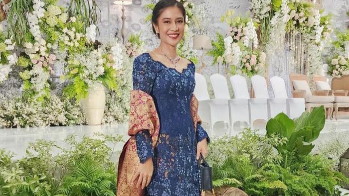 img-title Inspirasi Ke Kondangan Pakai Kebaya ala Selebriti Indonesia