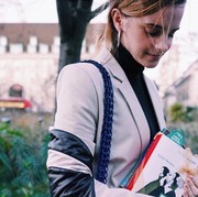 Selain Kacamata Fashion Items Ini Buat Kamu Terlihat Lebih Cerdas, Sontek Gayanya ala Selebriti Berikut!