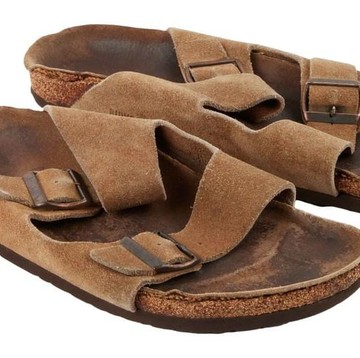 img-title Birkenstock Bekas Steve Jobs Laris Terjual Rp 3 Miliar, Ini yang Bikin Spesial!