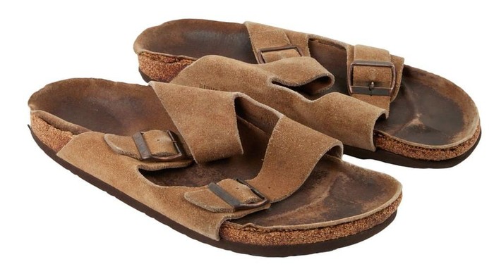 img-title Birkenstock Bekas Steve Jobs Laris Terjual Rp 3 Miliar, Ini yang Bikin Spesial!