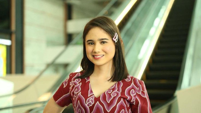 img-title Bisa Jadi Ide Baju Kondangan, Simak Gaya Artis Indonesia Pakai Batik! Dari Maudy Ayunda hingga Dian Sastrowardoyo