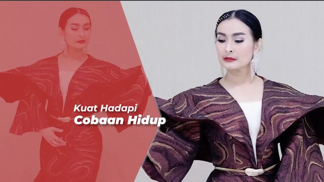 Tangis Iis Dahlia Pecah saat Ceritakan Kisah Pilu Nadya Mustika