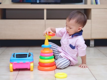 10 Ide Permainan Sensorik dan Motorik Anak 9 Bulan untuk Tingkatkan Kecerdasan