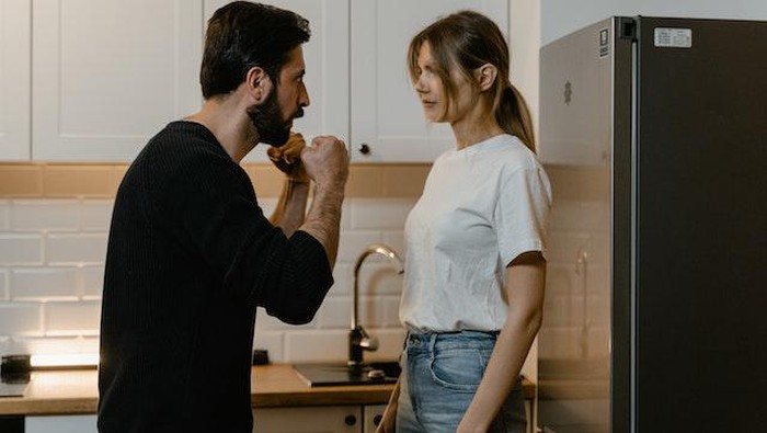 Ilustrasi kekerasan (Foto: Pexels/MART PRODUCTION)