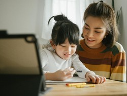 Kapan Waktu yang Tepat Untuk Bicarakan Pornografi dengan Anak?