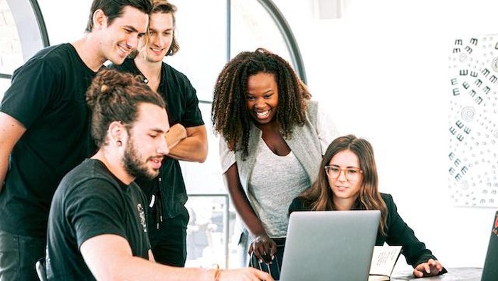 Biar Nggak Berakhir Gulung Tikar, 5 Hambatan di Dunia Bisnis Ini Perlu Kamu Tahu Sejak Awal!