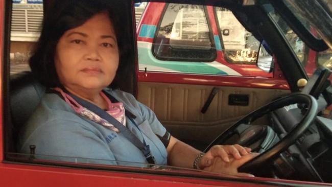 Salah satu pramudi JakLingko di DKI Jakarta adalah Tiaman Simbolon yang hidupnya berubah sejak bekerja di balik kemudi moda transportasi tersebut.