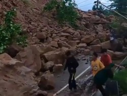 Jalan Trans Sulawesi Majene-Mamuju Lumpuh Total Lagi gegara Longsor