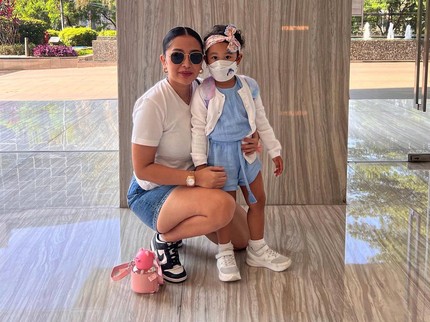 Selalu Sembunyikan Wajah Sang Putri, Mutia Ayu Akhirnya Bagikan Potret Gewa Tampak Depan