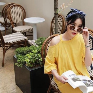 Ceria Ala Summer Look, 6 Inspirasi Outfit Warna Kuning Ini Bikin Kamu Good Mood dan Terlihat Muda