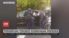 VIDEO: Perempuan Terobos Rombongan Presiden