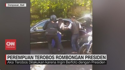 img-title VIDEO: Perempuan Terobos Rombongan Presiden