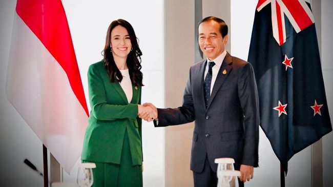 Jokowi Bertemu PM Selandia Baru di Bangkok, Ini yang Dibahas!