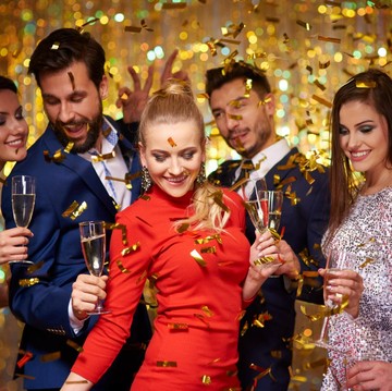 Punya Daya Tarik Kuat, Ini 6 Zodiak yang Selalu Jadi Pusat Perhatian di Pesta