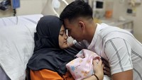 Istri Ridho DA Melahirkan Anak Pertama, Bahagia Dapatkan Bayi Perempuan