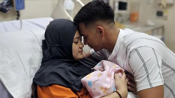MEMBERIKAN DUKUNGAN SAAT ISTRI MELAHIRKAN