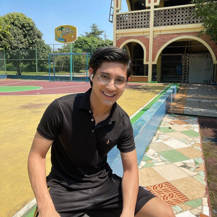 <p>Keren ya, Bunda. Kita doakan semoga karier Teuku Rassya bisa terus mencuat dan membanggakan kedua orang tuanya, ya. (Foto: Instagram @teukurassya)</p>
