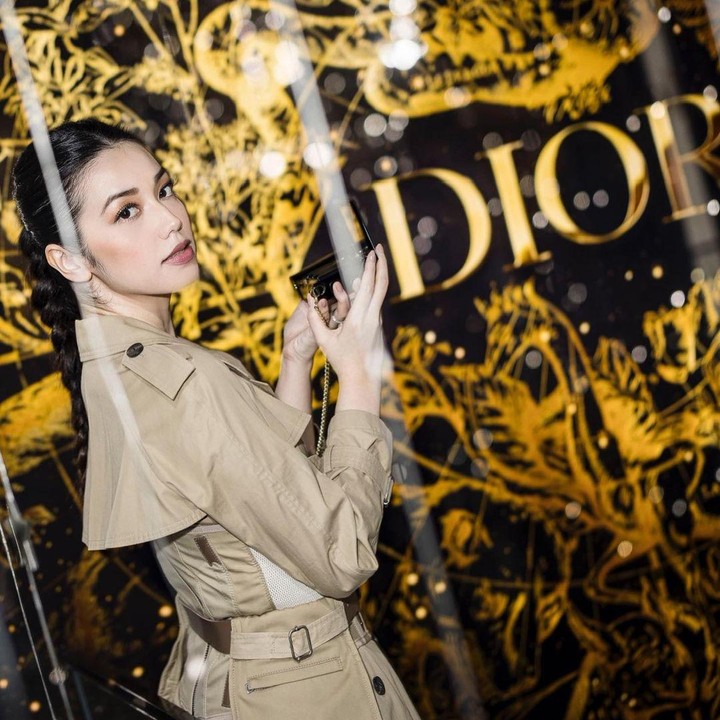 <p>Dalam kesempatan tersebut, Velove Vexia tampil anggun dalam balutan koleksi busana Dior Autumn-Winter 2022-2023. (Foto: Instagram @vaelovexia)</p>