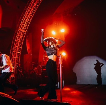 Lirik Lagu Pertemuan Singkat - Vierratale