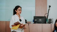<p>Melalui media sosialnya, Dian memberikan pesan kepada para mahasiswanya untuk lebih semangat mengerjakan tugas. (Foto: Instagram@therealdisastr)</p>