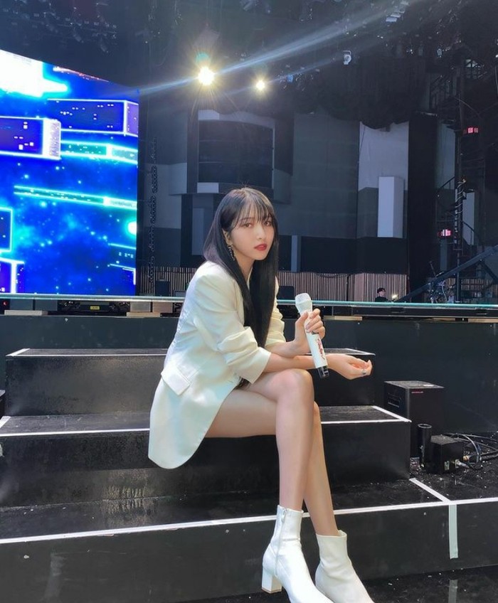 Ia memiliki posisi sebagai leader, vocalist, sekaligus visual di GFRIEND/Foto: instagram.com/onedayxne
