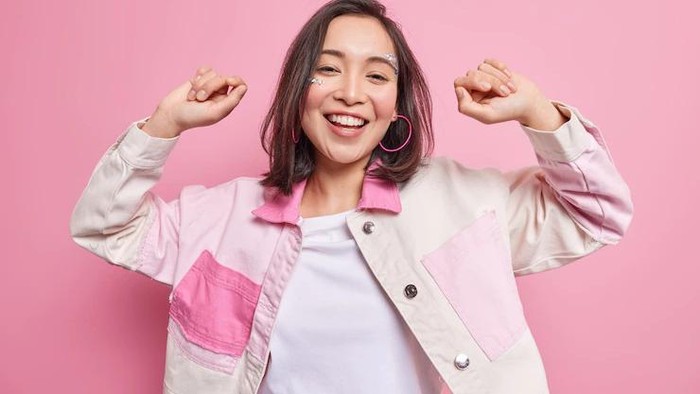 Ilustrasi tawa bahagia/ Foto: Freepik.com/wayhomestudio