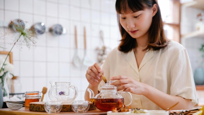 Pencinta Teh Perlu Tahu, Ini Manfaat Masing-masing dari Berbagai Jenis Teh! Mana Favoritmu, Beauties? Pencinta Teh Perlu Tahu, Ini Manfaat Masing-masing dari Berbagai Jenis Teh! Mana Favoritmu, Beauties?