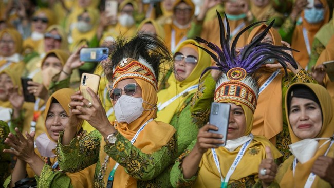 Salmah Orbayinah terpilih menjadi Ketum PP Aisiyah. Ia menggantikan Siti Noordjannah, istri Haedar Nashir.