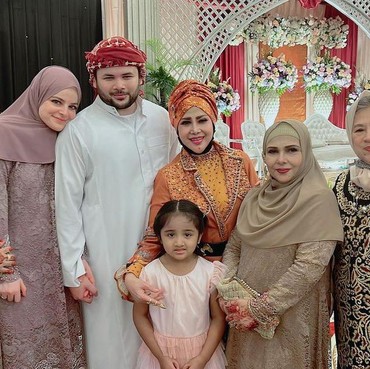 Elvy Sukaesih Hapus Unggahan Foto Ridho Rhoma Menikah, Kenapa?