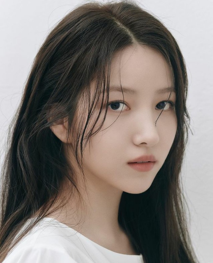 Sayangnya, di tahun 2021 GFRIEND resmi bubar. Kemudian, Sowon memutuskan melanjutkan karir sebagai aktris di bawah manajemen IOK Company/Foto: instagram.com/onedayxne