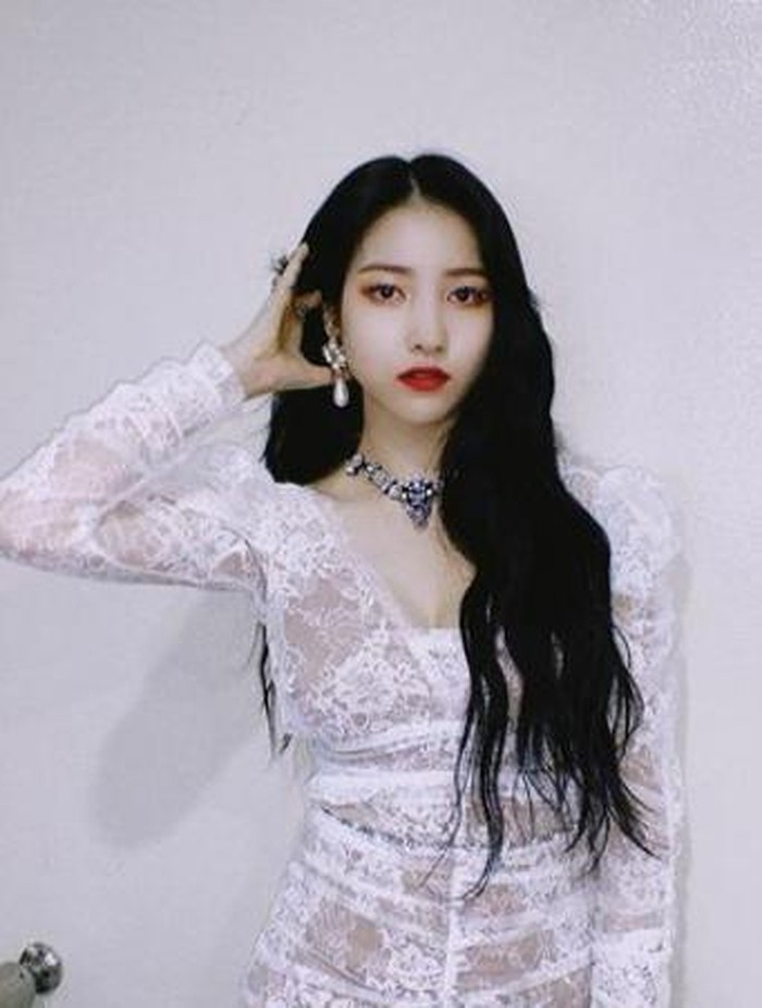 Tahun 2015, Sowon resmi debut sebagai anggota GFRIEND dengan lagu Glass Bead/Foto: instagram.com/onedayxne