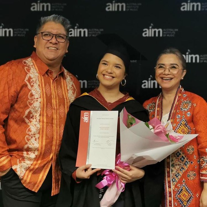 <p>Amabel Odelia, putri pasangan Ruth Sahanaya dan Jeffry Waworuntu, baru saja meraih gelar sarjana musik di Australian Institute of Music. Amabel adalah anak kedua pasangan ini, Bunda. (Foto: Instagram @jeffrywaworuntu dan @mamauthe)</p>