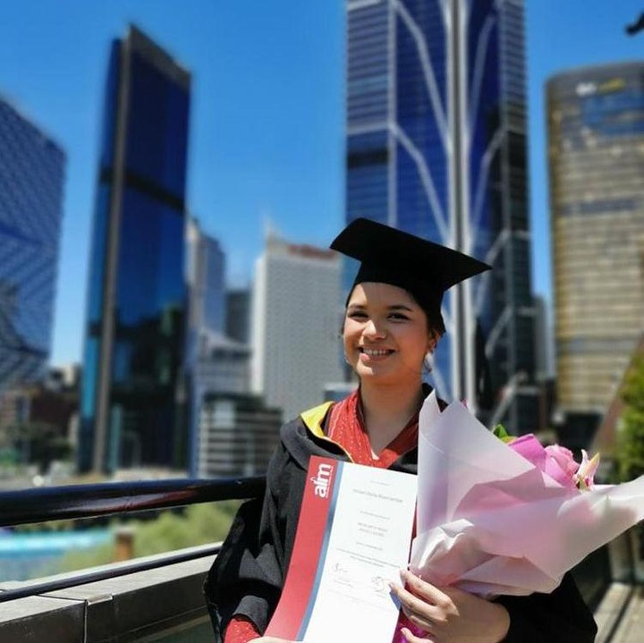 <p>Bicara soal prestasi, Amabel ternyata pernah mengeluarkan <em>single</em> lho, Bunda. Lagu berjudul <em>Damba</em> yang dinyanyikannya rilis di tahun 2020 lalu. (Foto: Instagram @jeffrywaworuntu dan @mamauthe)</p>