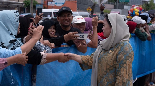 Ketua DPR RI Puan Maharani mendapatkan sambutan hangat saat mengadakan kunjungan ke Solo, Jawa Tengah, pada Sabtu (19/11).