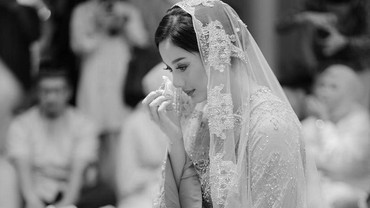 img-title Nikah Hari Ini, Momen Pengajian & Siraman Glenca Chysara Haru Penuh Nostalgia