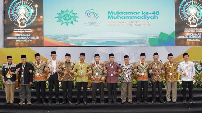Muktamar ke-48 Muhammadiyah di Solo menetapkan kepemimpinan Muhammadiyah tetap dipegang Haedar Nashir sebagai Ketua Umum dan Abdul Mu'ti sebagai Sekretaris Umum