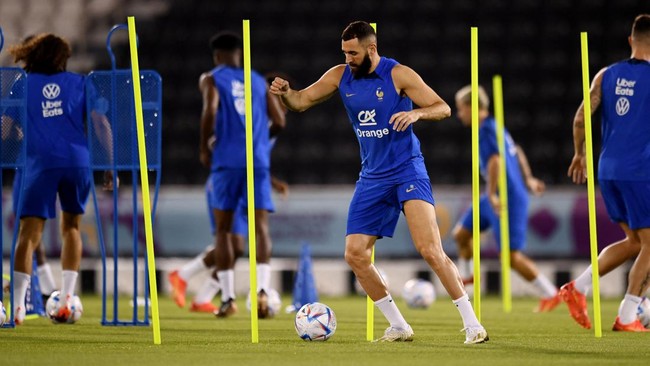 Striker Real Madrid Karim Benzema menegaskan dukungannya untuk timnas Prancis sebelum menghadapi Maroko di semifinal Piala Dunia 2022 Qatar.