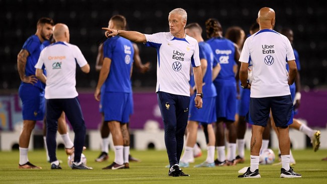 Pelatih Prancis Didier Deschamps enggan menjawab pertanyaan soal Karim Benzema usai laga semifinal Piala Dunia 2022 melawan Maroko.