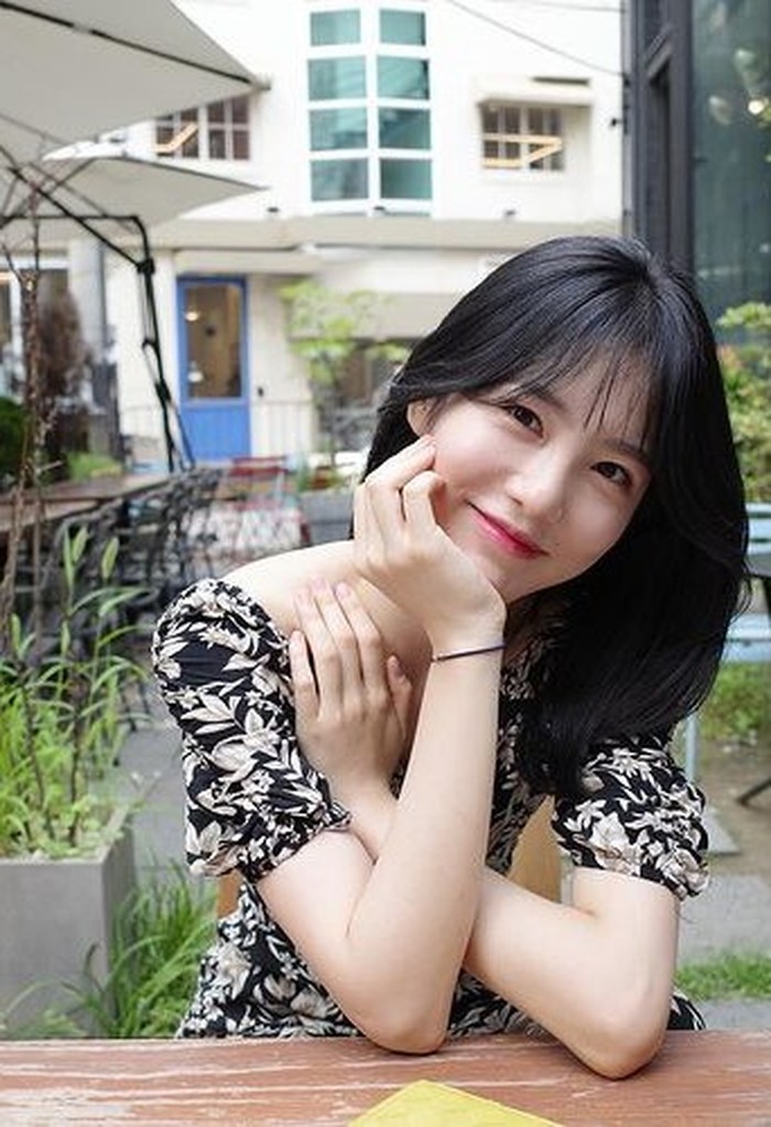 Mulanya, Shin Ye Eun bergabung di agensi JYP Entertainment sebagai trainee. Namun, ia mulai menjajal seni peran dan resmi di naungan perusahaan khusus akting yang dipimpin oleh wakil presiden JYP, Npio Entertainment./ Foto: instagram.com/__shinyeeun