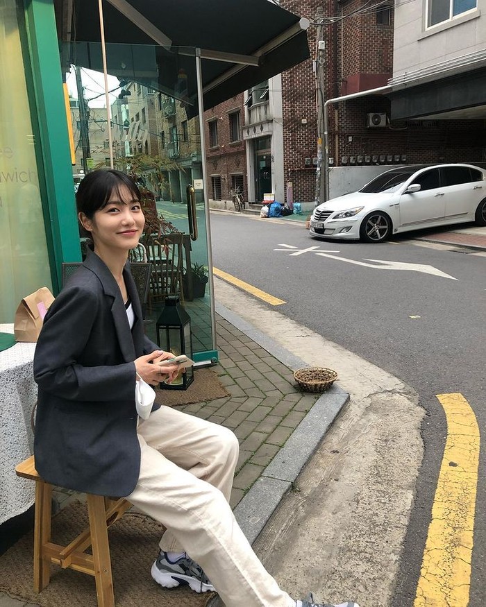 Namanya mulai dikenal usai melakoni peran utamanya di He is Psychometric bersama Jinyoung GOT7. Ia juga sukses bermain dibeberapa drama seperti More Than Friends, Rookie Cops, hingga Yumi's Cells S2./ Foto: instagram.com/__shinyeeun