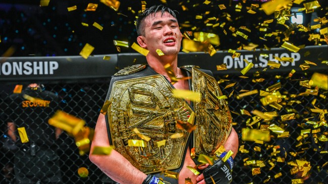 Pada ONE Fight Night 4, Christian Lee resmi jadi juara dunia ONE Welterweight, melengkapi prestasi terdahulu sebagai juara dunia ONE Lightweight, Sabtu (19/11).