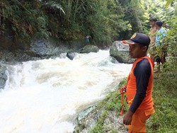 Jembatan Bambu Ambruk Sebabkan Nenek-Cucu Hilang, Kades: Tak Layak Pakai