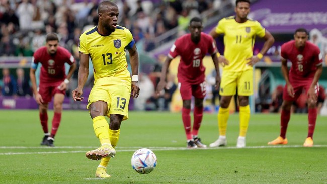 Enner Valencia masuk dalam buku sejarah usai jadi pemain pertama yang mencetak gol di Piala Dunia 2022.